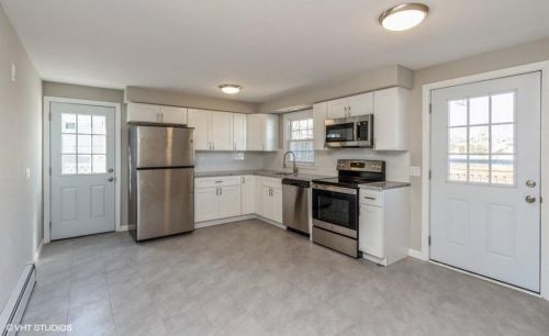 400 England St, Cumberland RI  02864-7211 exterior