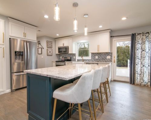 121 Stethem Dr, South Setauket NY  11720-4083 exterior