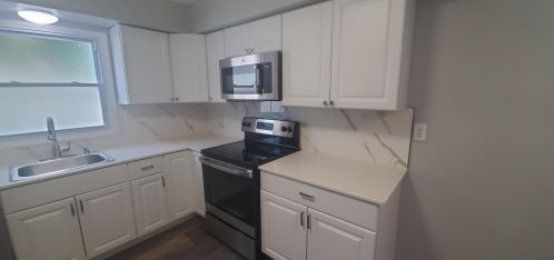 6653 53rd St, Milwaukee, WI 53223-6047