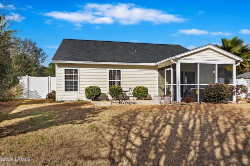 4 Lakeside Dr, Bluffton SC  29910-8015 exterior