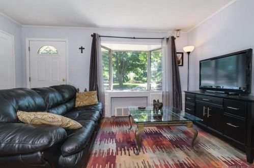 605 New London Tpke, Norwich, CT 06360-7051