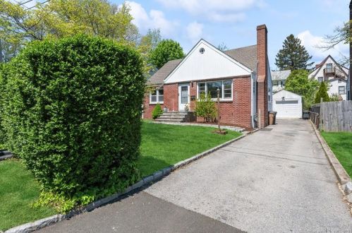 5 Van Buren Cir, Stamford, CT 06906-2421