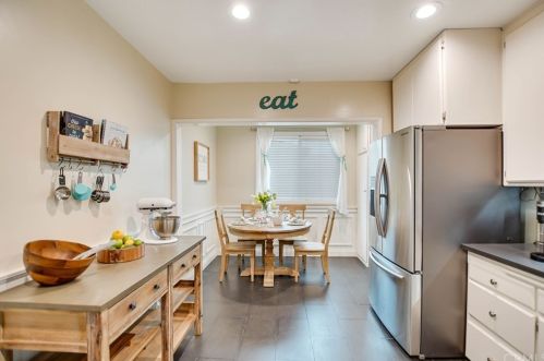 5719 Pennswood Ave, Lakewood CA  90712-1819 exterior