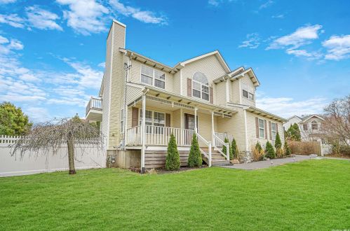55 Deer Dr, Scotts Beach, NY 11789-1217