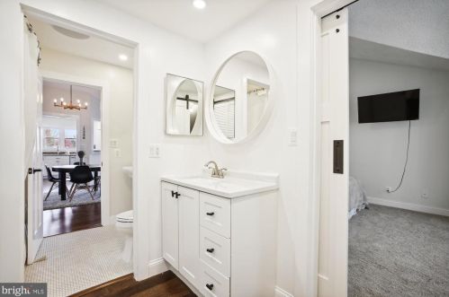 7604 Lakeside Village Dr, Falls Church VA  exterior