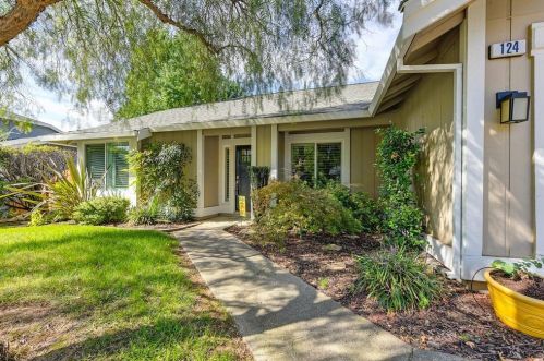 124 Rambling Dr, Folsom, CA 95630-4641