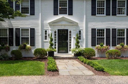 41 Mountain Rd, Farmington, CT 06032-2304