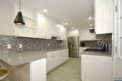 69 Mcnomee St, Oakland NJ  07436-2608 exterior