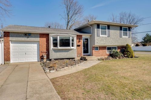 271 23rd St, Deer Park, NY 11729-5816