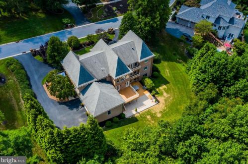 17 Westwind Dr, Lemoyne PA  17043-1233 exterior