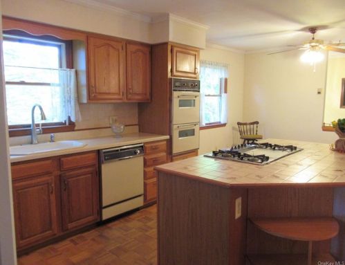 101 Shale Dr, Middletown NY  10940-7121 exterior