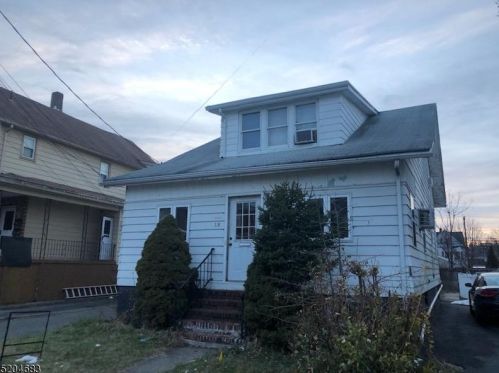 18 Newby Ave, West Paterson, NJ 07424-2825