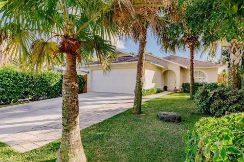 11596 Mckenna Ave, Bonita Springs, FL 34135-5927