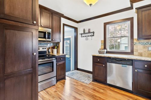 129 Roberta Ave, Waukesha, WI 53186-6631