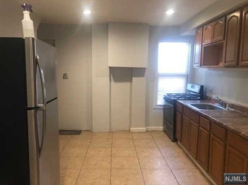 11 Centerway, East Orange, NJ 07017-5354