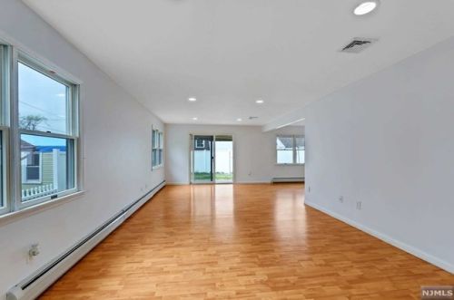 34 New Milford Ave, Dumont NJ  07628-2322 exterior