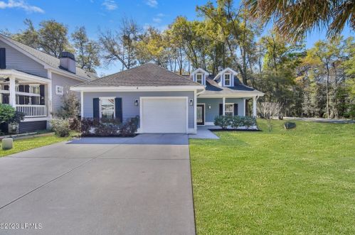 4 Carolina Village Cir, Beaufort, SC 29906-6790