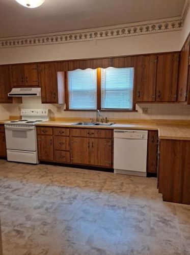 311 7th St, Jeannette PA  15644-1707 exterior