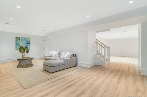 289 Wahackme Rd, New Canaan CT  06840-3935 exterior