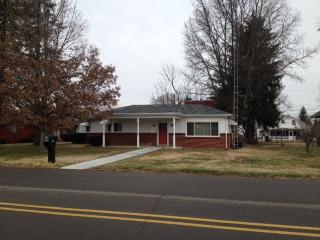 123 Delaware St, Mount Auburn, IN 47327-1332