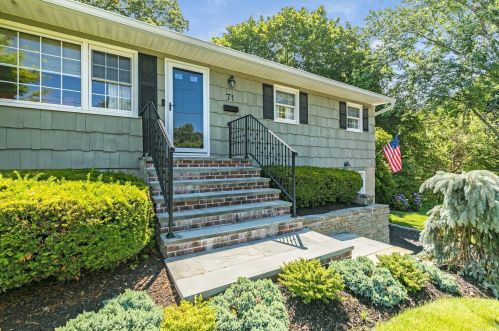 71 6th Ave, San Remo, NY 11754-4325
