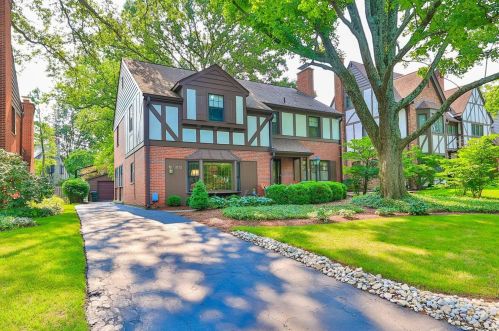 3712 Center St, Cincinnati, OH 45227-4411