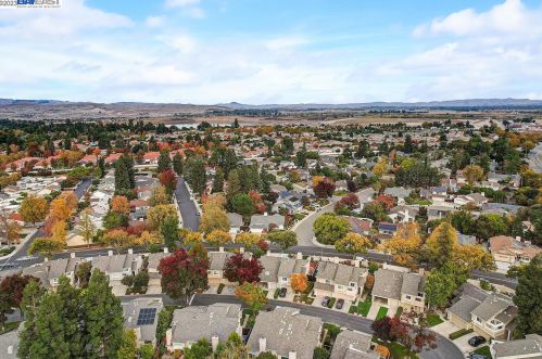1547 Trimingham Dr, Pleasanton CA  94566-8407 exterior