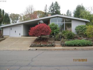 3570 Mill St, Eugene, OR 97405-3865