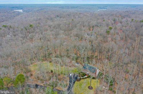 5550 Wide Oak Ct, Woodbridge VA  22192-6036 exterior