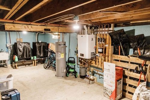 12 Haslam St, North Providence RI  02904-3218 exterior