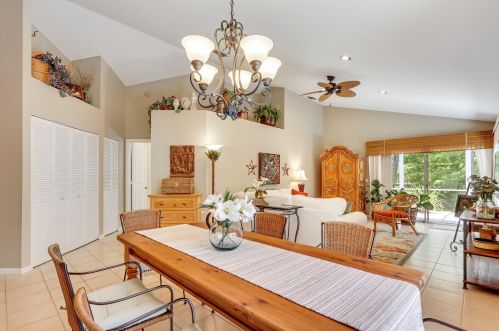 231 Canterbury Dr, West Palm Beach FL  33418-7178 exterior