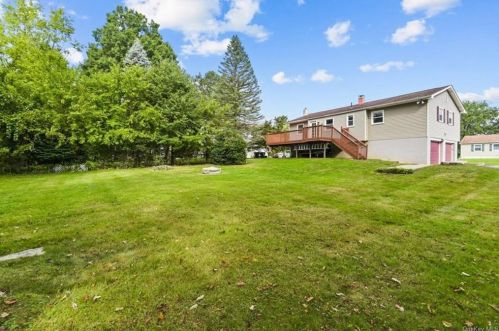 6 Disco Dr, Middletown, NY 10941-1632