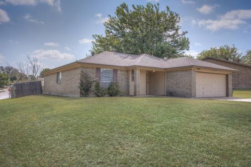 6801 Westglen Dr, Fort Worth, TX 76133-6415