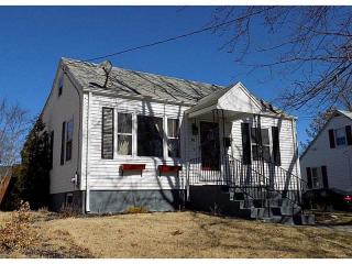 91 Country Club Dr, Warwick, RI 02888-4315