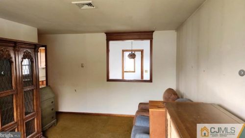64 Calvin St, Sewaren, NJ 07077-1231