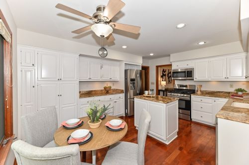 12427 Golf Dr, Thiensville WI  53092-2462 exterior