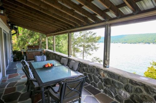 93 Woods Rd, Greenwood Lake NY  10925-4404 exterior
