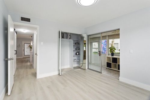 916 Flanders T, Delray Beach FL  33484-5354 exterior