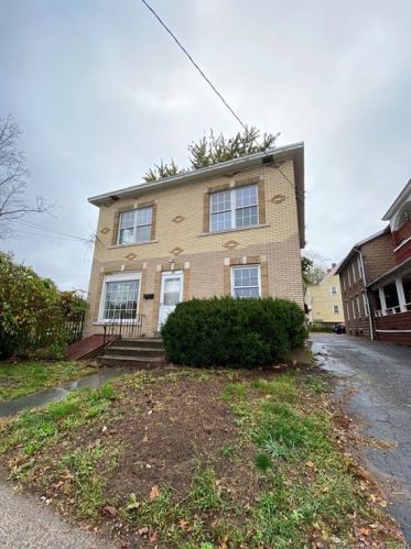 23 Hotchkiss St, Middletown, CT 06457-3615
