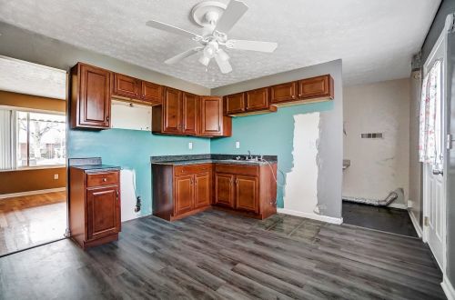 19 Plymouth Ln, Covington KY 41018-2757 exterior