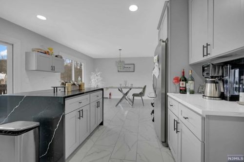 40 Carriage Ln, West Milford Lakes NJ  07480-1822 exterior