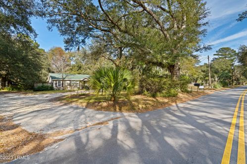 64 Cherokee Farms Rd, Beaufort SC  29906-8823 exterior