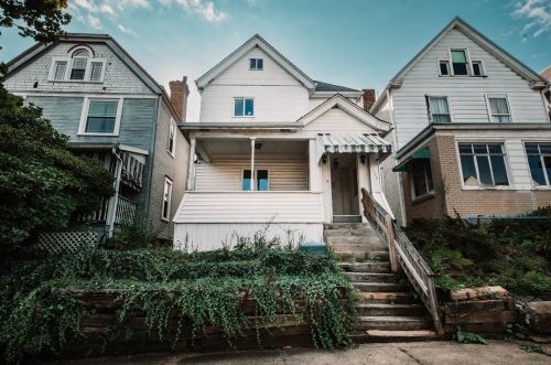 129 Sumner Ave, Vandergrift, PA 15690-1171