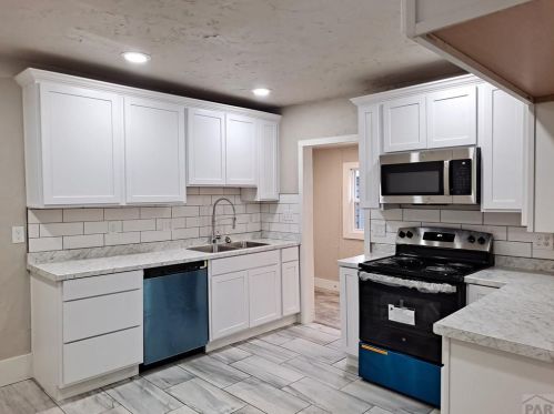 936 Claremont Ave, Pueblo, CO 81004-2449