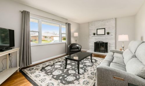 3199 Angela Dr, Darbydale, OH 43123-3418