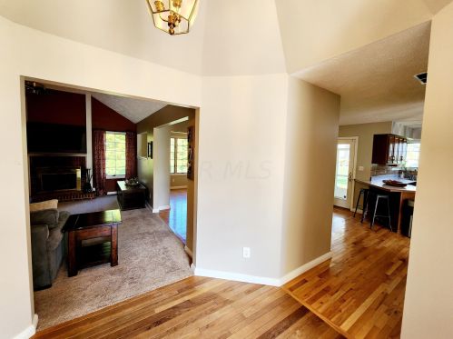 5985 Creek Rd, Washington Ch OH  43160-9726 exterior