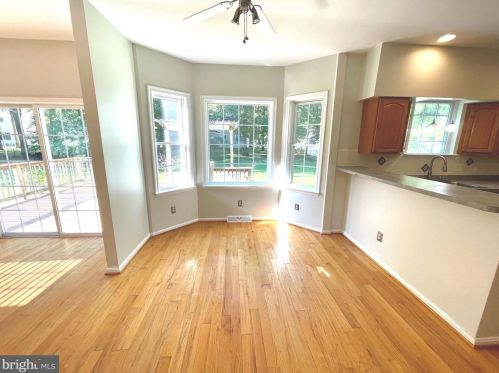 32 Pin Oak Dr, Dover DE  19904-2373 exterior