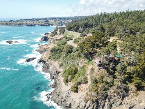 9500 Brewery Gulch Rd, Mendocino CA  95460-9016 exterior