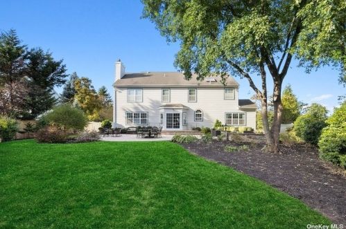 81 Stoothoff Rd, Elwood NY  11731-3917 exterior