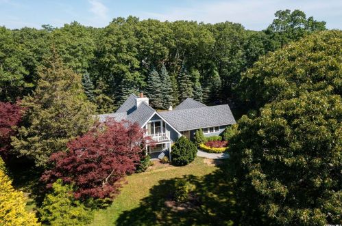 2355 Bray Ave, Laurel, NY 11948-1623